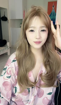 雪白八字奶颜值女神『好想要哥哥酱』掰逼特写扣穴自慰诱惑