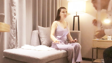 迷妹推荐--温柔气质御姐胸前鼓胀白嫩奶子太勾人了看的口干舌燥欲望冲动抱住肉体丰腴性感插入操穴滋味真爽啊