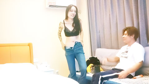 迷妹推荐--花臂高冷美女，迫不及待揉捏奶子，后入爆操骑乘位爽翻