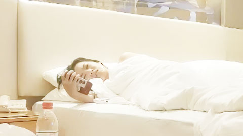 迷妹推荐--足疗红酒妹，吃完夜宵第三炮颜值女神让万千直播间粉丝直呼过瘾