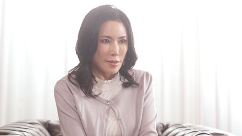 ROE_384_「絕對、絕對…要幫我保密喔」人妻的祕密假日，在女性風俗店遇見兒子的朋友，沉溺禁忌約會打炮_水野優香_001