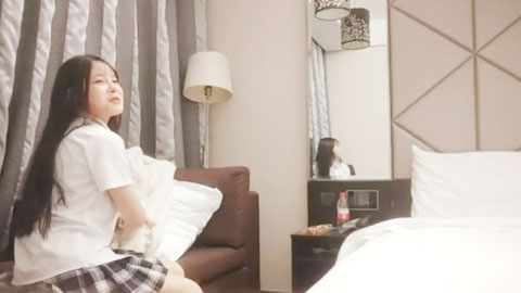 迷妹推荐--身材娇小温柔可爱学生妹青涩害羞 求求你不要看 大哥早就迫不及待了