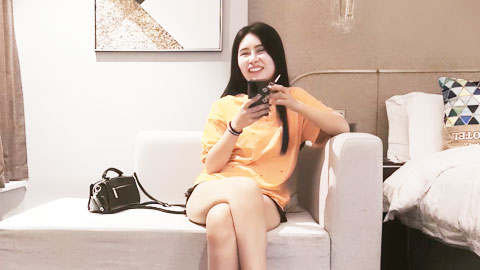 迷妹推荐--沙发上操口交上位骑乘猛操