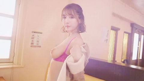 咖啡屋奖励在学习的高中生