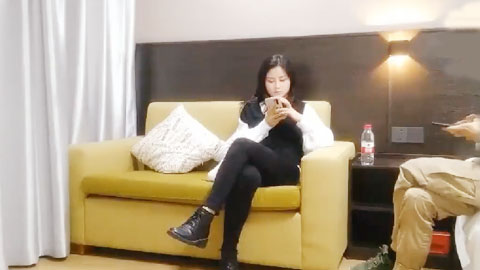 迷妹推荐--极品温柔御姐端庄气质让人想狠狠蹂躏侵犯，丰腴白皙肉体爱抚亲吻，挺着鸡巴对准小嘴进攻，爽够了啪啪操穴