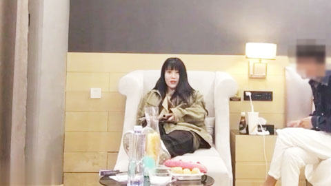 迷妹推荐--真实约炮良家女孩半推半就无套做爱，干爽了任你摆布