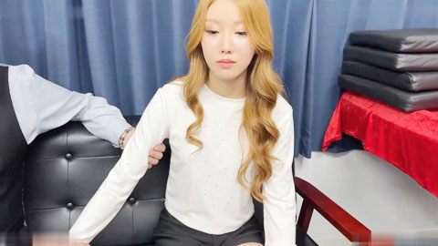 迷妹推荐--高颜美女 皮肤白皙身材苗条 逃跑的高级美女被抓住并受到惩罚并中出 内射