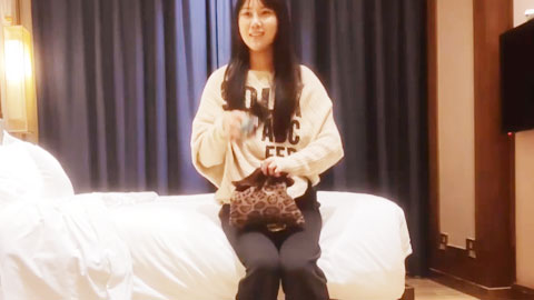 迷妹推荐--18岁刚下海的纹身师_极具韵味销魂大长腿_颜值又高床上又骚_符文加持_哥哥加油我要起飞了！