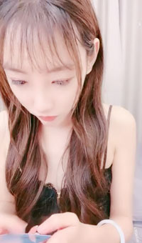 甜甜的少女