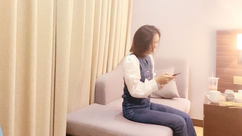 迷妹推荐--小伙约操良家少妇，骑乘爆插多毛骚逼，不尽兴搞了两炮