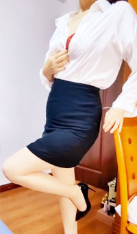 知性熟女OL装袒胸露乳，镜头前狂吃自慰器