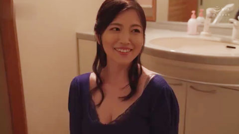 被兒子朋友無法控制絶倫交尾持續高潮…_-01