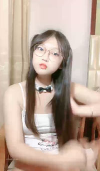 超可爱01年小美女天然巨乳掰穴柔逼_被操狂撸我精子被榨干了