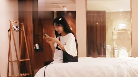 迷妹推荐--巨乳大学生兼职妹子幽默分享第一次经历