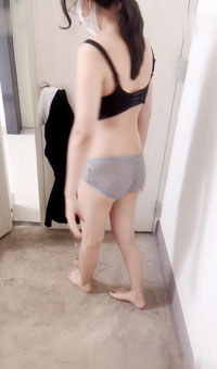 男公厕全裸待插后入怼穴 小区楼道露出做爱