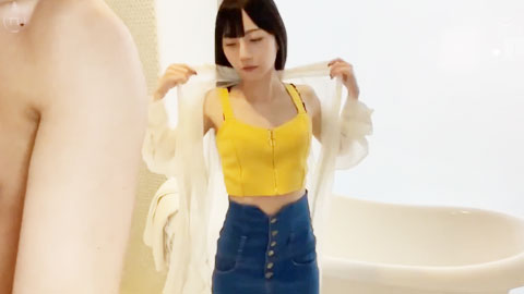 在这种地方做会发出声的…在约会中不被人发现地弄得一再焦躁后…让我强制射精的小恶魔紧贴呢喃姊姊-1