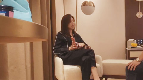 迷妹推荐--漂亮轻熟女 “不能舔 宝贝你舔的好舒服啊~~ 对舌头伸进去” “快点给我干废了 骚逼舔的受不了”