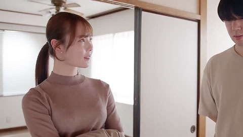 為了同居而來看房的情侶，因為看起來太幸福了，所以忍不住想NTR男友…偷走肉棒的房地產小姐__001