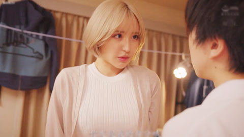 ROYD_257_一回家就看到一個莫名其妙賴在我家的陌生纖細巨乳辣妹，不認識卻溫柔地誘惑我_百永紗里奈002