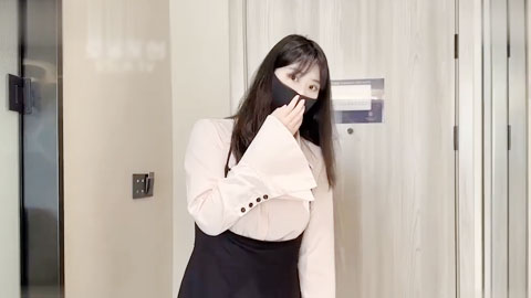 迷妹推荐--爆操骚货亲姐姐，口爆吞精_奶咪酱