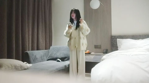 迷妹推荐--20岁小萌妹，打桩机一点儿也不怜香惜玉，暴力输出干瘸，瘫倒在床服了