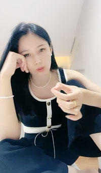 风韵犹存的气质美少妇，反差女神_收费房自摸小穴__002