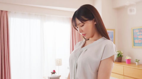 才刚结婚没多久……没想到我就被老公的爸爸舔得溼答答，巨乳人妻最后还沦为被公公玩弄的俘虏 黑岛玲衣__001