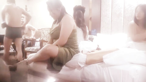 迷妹推荐--相约酒店情色小游戏，风骚人妻个子高，交合淫叫超劲爆