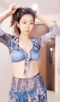 女神穿婚纱热舞自慰！最后脱到一丝不挂