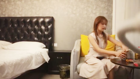 迷妹推荐--比照片漂亮，操起了太骚了，边插边自摸，非常享受简直极品