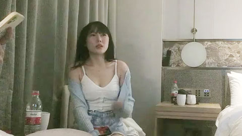 迷妹推荐--老李怒拿榜一，再接再厉约极品外围，大胸翘臀萝莉脸，尤物啪啪干得爽