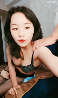 漂亮少妇 好热流了好多水快来嘛 身材苗条大奶浑圆跳蛋紫薇骚穴求快操 口硬主动上位打桩 被大哥在沙发各种抽插猛怼