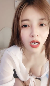 颜值御姐，身材顶到爆小卡拉自慰！疯狂喷水_001