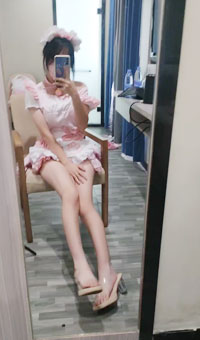 无死角大美女 自慰尿尿，粉嫩逼逼被抽插得皱眉头，看尿液怎么喷出来，刺激~