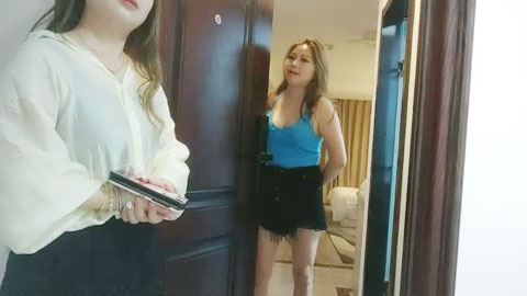 迷妹推荐--漂亮小少妇笑脸相迎，黑丝诱惑美胸，疯狂抽插阵阵高潮来袭