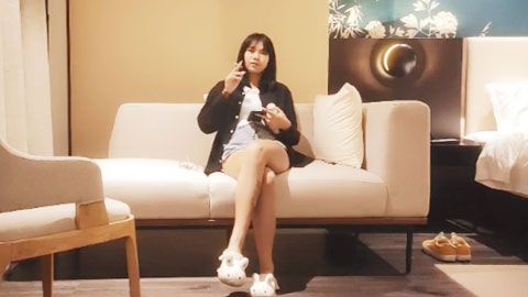 迷妹推荐--牛仔短裤妹子好浪哦