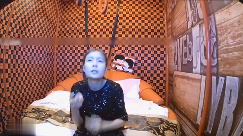 迷妹推荐--纹身哥和女友可爱漂亮的女闺蜜偷情,玩了个新花招吊起来操,搞的美女受不了生气了不让干了,强行操完