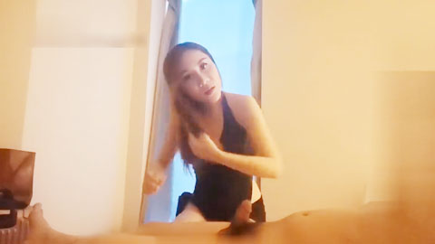 迷妹推荐--长舌美女舔鸡巴是真的爽