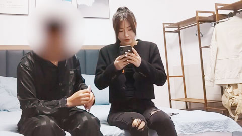 迷妹推荐--美乳腿模穴紧逼骚_精致马尾极品炮架前面一撮逼毛毛茸茸的