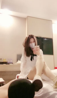 绿帽老公 约炮回来 让舔下体 希希子