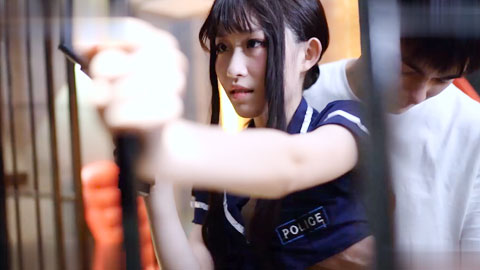 迷妹推荐--时间静止AV现场实录_性感女警被黑人和国人双洞齐下_肖悦儿