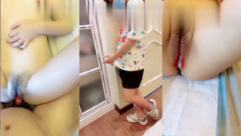 迷妹推荐--爸爸强行给女儿破处直播，一直喊疼也不停，全根插入将女儿操哭流了好多血