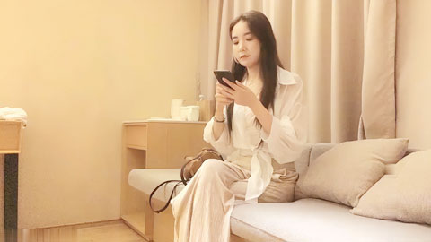 迷妹推荐--约了个性感大长腿妹子啪啪猛操