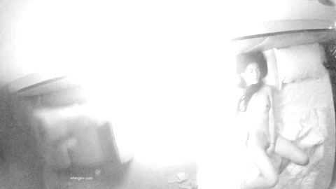 迷妹推荐--酒店偷拍小剪辑两部关灯操逼女的叫床声极其销魂