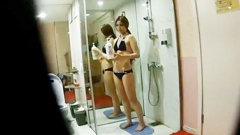 迷妹推荐--无良摄影师提前暗藏好摄像头协同女助理偷录美女大学生兼职广告女模特洗澡全程被拍颜值高身材好