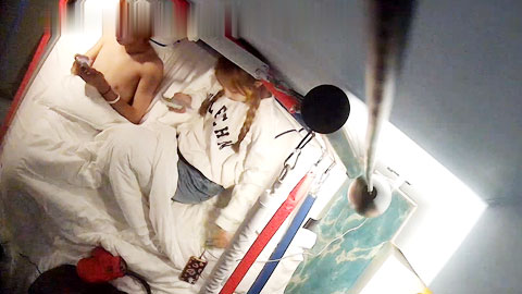 迷妹推荐--偷拍梳着小辫子的清纯美女和男友情意款款各种缠绵