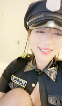 顶级校花级别18岁美眉来了_高潮流白浆，警察制服好评_超级会撩人的骚货