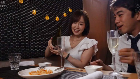 用大臀弹嫩鬼抽插不停干着不伦中出