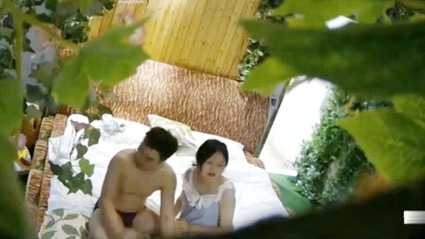 迷妹推荐--森林绿叶房高清偷拍 两对男女开房各种姿势做爱