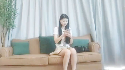 迷妹推荐--1600元约了一个19岁学生妹，身材苗条，各种配合姿势，下面水好多